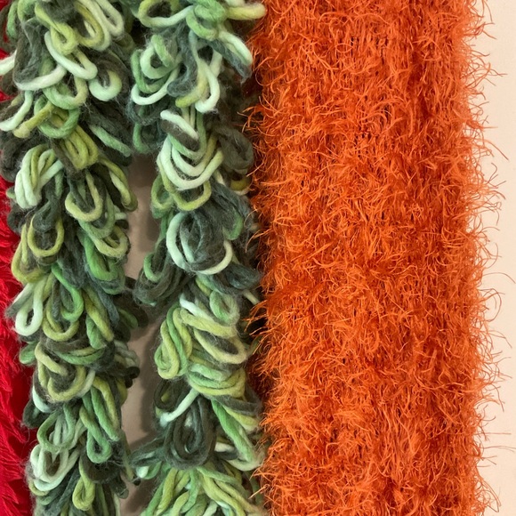 Lot of three scarves, red, orange and green. See measurements in photos. - Picture 4 of 9